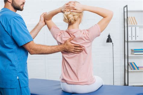 7 Tips From a Chiropractor on Dealing With Back Pain