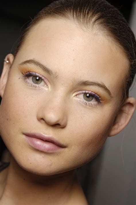 Behati Prinsloo - hints of lilac and orange on lids All Things Beauty, Beauty Make Up, Girly ...
