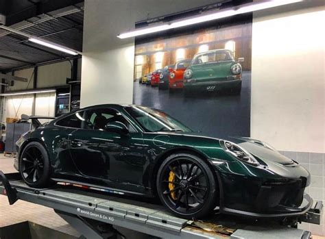 Porsche 991.2 GT3 painted in paint to sample Forest Green Metallic Photo taken by ...