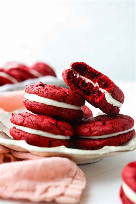 Red Velvet Oreos | The Recipe Critic