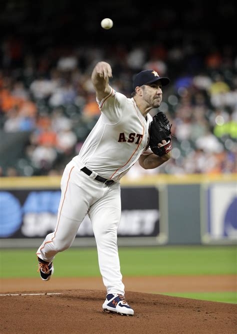 Verlander wins 19th as Astros beat Rangers 4-1