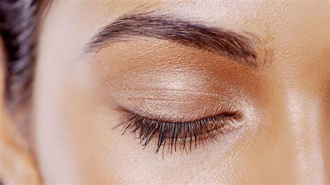 How Do You Make Your Eyeshadow Creamy? 5 Pro Tips For Flawless Application