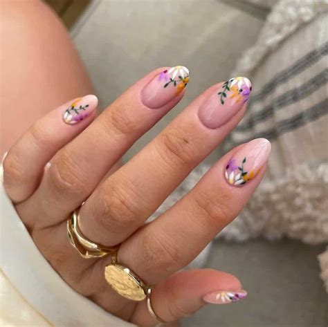 40 Short Spring Nails You Need to Try In 2023