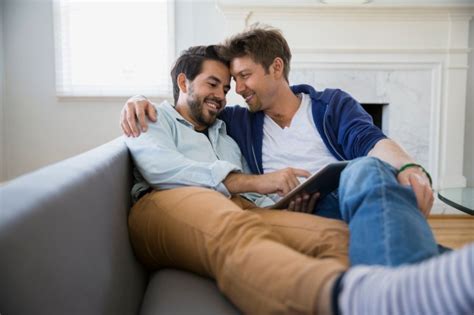 Straight men kiss, cuddle and stand around naked with their bromances | Metro News