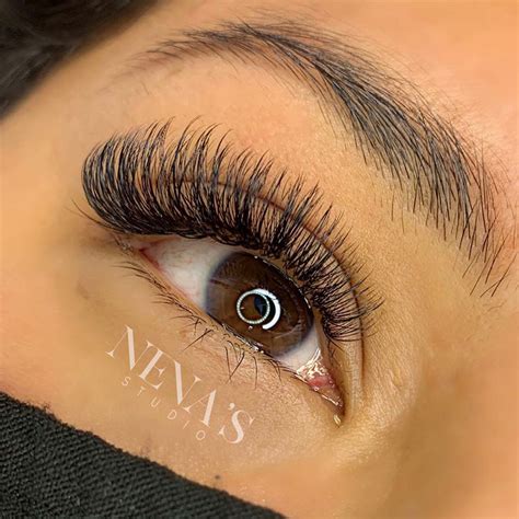 What Are Squirrel Eyelash Extensions & How to Do Them