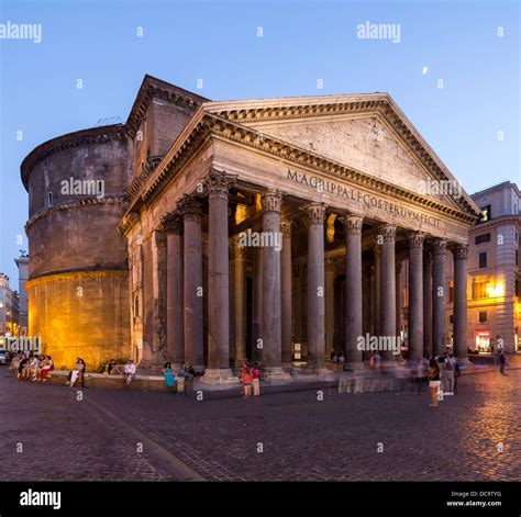 Pantheon rome exterior dome hi-res stock photography and images - Alamy