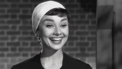 Audrey HEPBURN - MOON RIVER - YouTube