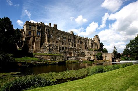 File:Exterior of Warwick Castle from across the River Avon, 2009.jpg ...