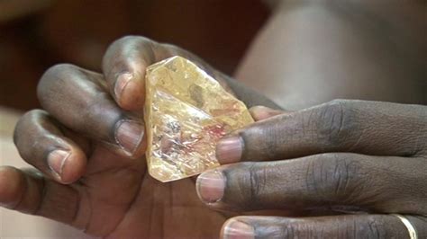 Sierra Leone pastor finds 706-carat diamond, turns it over for good of the state - The Japan Times
