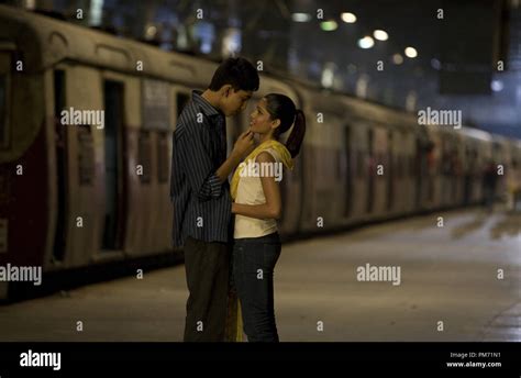 Dev patel slumdog millionaire hi-res stock photography and images - Alamy