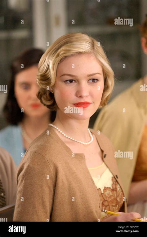 MONA LISA SMILE (2003) JULIA STILES MONA 001-202 Stock Photo - Alamy