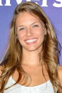 Tracy Spiridakos Husband, Net Worth, Baby, Height, Movies & Bio