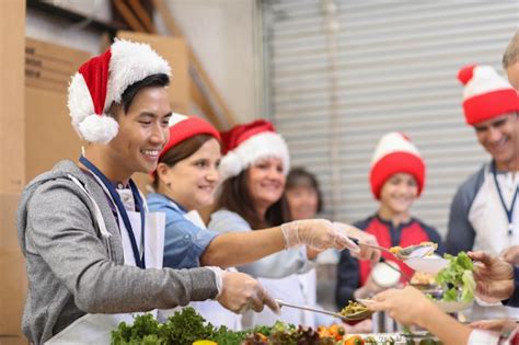 7 Places To Volunteer On Christmas Day To Help Spread Some Holiday Joy