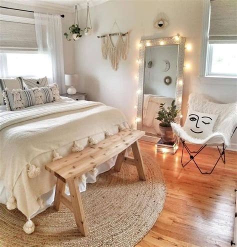 21 Aesthetic Bedroom Ideas - Best Aesthetic Bedroom Decor Photos | Dorm room decor, Small room ...