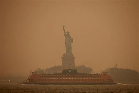 Canadian wildfire smoke spreads ‘hazardous’ air in the US | Climate News | Al Jazeera