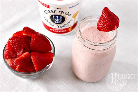 Strawberry Smoothies - Tastefully Eclectic