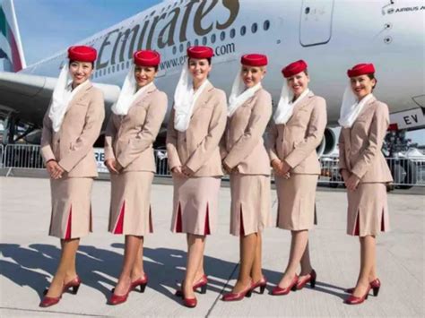 Intriguing facts about the Emirates Airlines flight attendant uniform, as shared by an insider ...