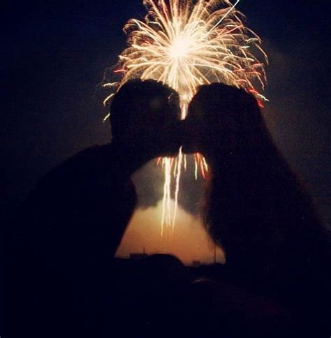 Fireworks kiss | New year's kiss, New years eve pictures, New years eve kiss