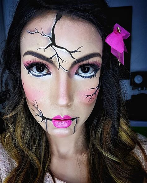 Broken doll halloween makeup | Doll makeup halloween, Broken doll halloween, Broken doll makeup