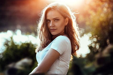 HD wallpaper: look, the sun, glare, background, model, portrait, makeup, hairstyle | Wallpaper Flare