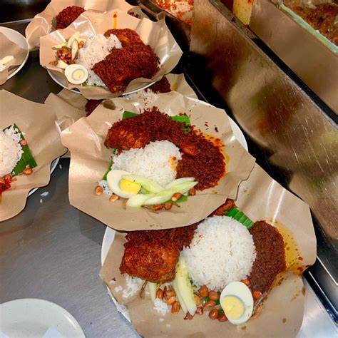 This 20-Year-Old Famous Nasi Lemak Restaurant In PJ Is Known For Its Fluffy Rice - KL Foodie