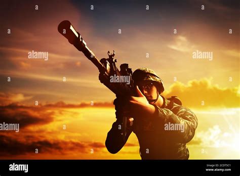 Army soldier silhouette hi-res stock photography and images - Alamy