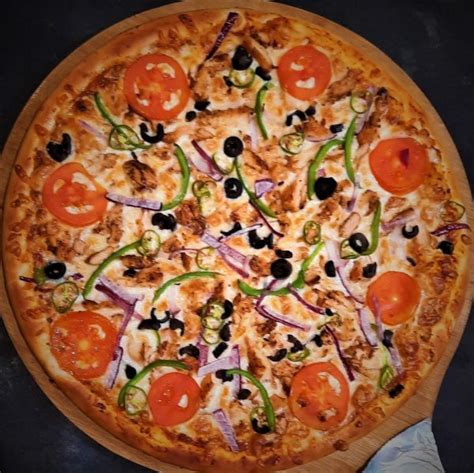 Chicken Tikka Pizza - Eatlanders