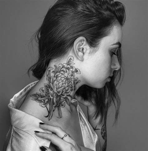 30+ Attractive Neck Tattoo Art For Women – IdeasDonuts