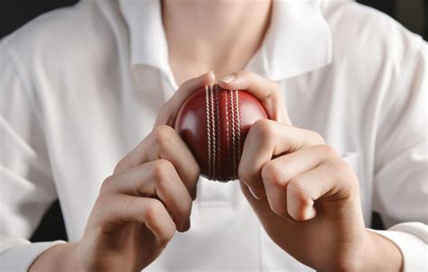 Cricket Fast Bowling Tips/ Fast Bowlers Grip