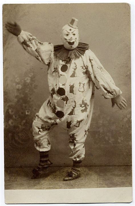 21 Vintage Clown Photos That Will Make Your Skin Crawl | Fotos sinistras, Desenho de palhaço ...