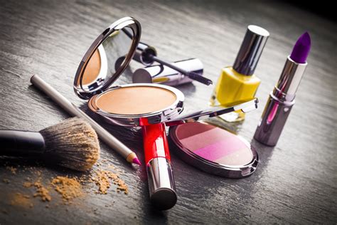 The Dangers of Makeup Ingredients and Organic Makeup Benefits – Michael Sieber