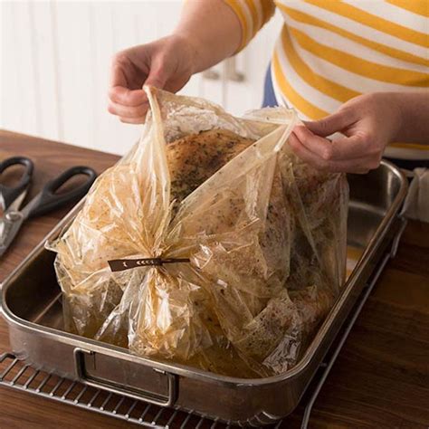 Learn how to cook a turkey in an oven bag, and a perfectly browned, juicy Thanksgiving turkey ...