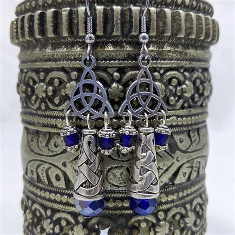 Celtic knot earrings - A Case of Random