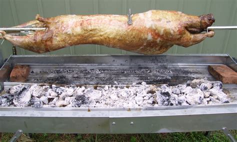 Outdoor cooking with charcoal: How to spit roast a lamb