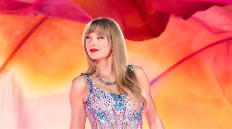 Taylor Swift Close Up 2022