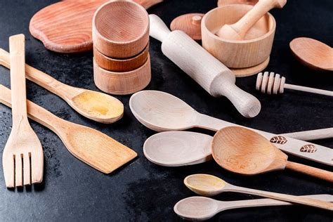 Toy shelf with kitchen utensils - Creative Commons Bilder