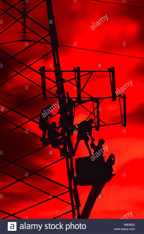 Lineman Silhouette Stock Photos & Lineman Silhouette Stock Images - Alamy