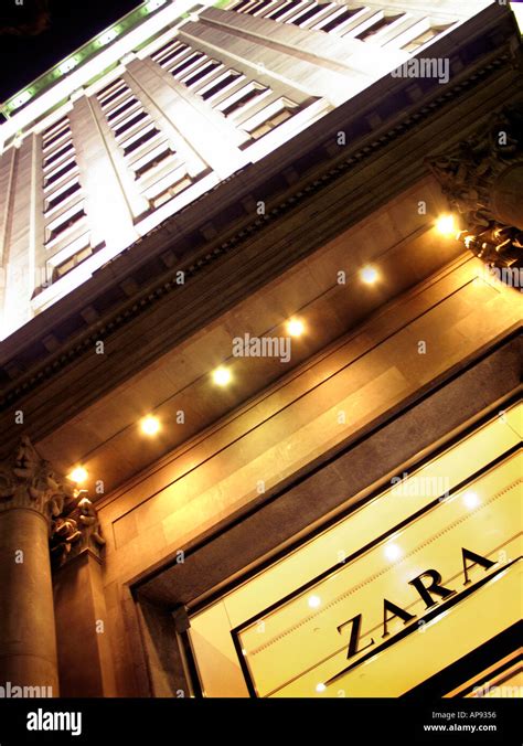 Zara department store Barcelona Spain Stock Photo - Alamy