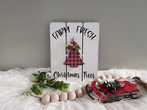 Farm Fresh Christmas Tree Sign DIY - Crafty Canada Studio