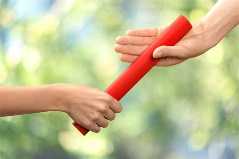 Teaching young athletes how to pass the relay baton - PE Blog