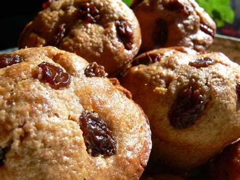 Spiced Raisin Muffins :: Hella Delicious