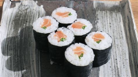 How to Make Sushi Rolls with Japanese chef Atsuko Ikeda - YouTube