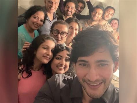 Mahesh Babu shares a new family selfie picture | Telugu Cinema