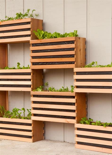 How To Build a DIY Vertical Vegetable Garden - ManMadeDIY