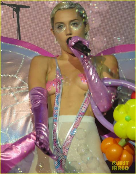 Miley Cyrus Lights Up On Stage, Debuts New Song (Video): Photo 3369337 ...