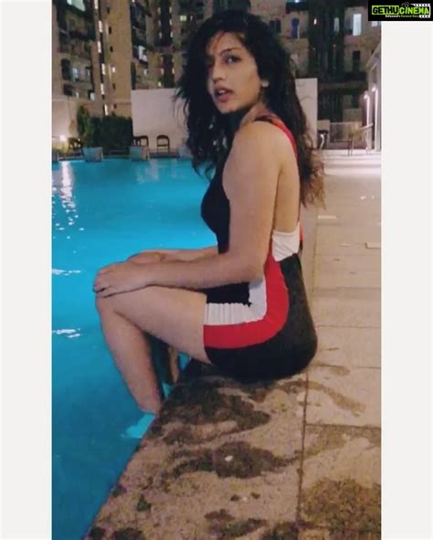 Eesha Rebba Instagram - #waterbaby🐳 - Gethu Cinema