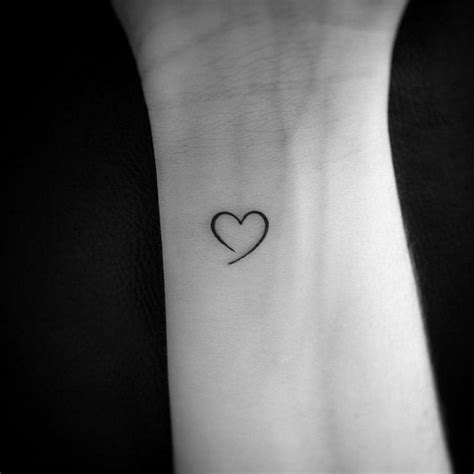 tatouage coeur - Recherche Google | Tatuagens pequenas significativas ...