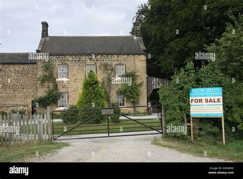 Farmhouse on the set of Emmerdale, TV programme Stock Photo - Alamy