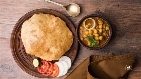 7 Underrated Places to Savor the Best Chole Bhature in Delhi - DelhiSnap