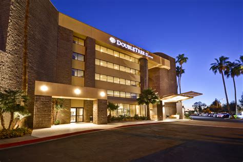 Pet Friendly Hotels in Phoenix, Arizona accepting Dogs and Cats